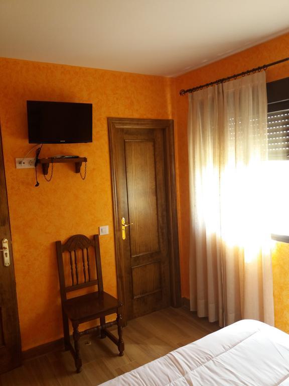 Hostal La Aldaba Hotel Montearagon ภายนอก รูปภาพ