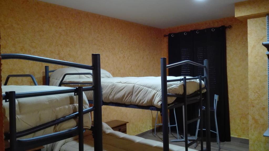 Hostal La Aldaba Hotel Montearagon ภายนอก รูปภาพ