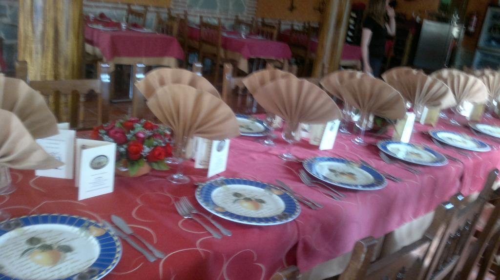 Hostal La Aldaba Hotel Montearagon ภายนอก รูปภาพ