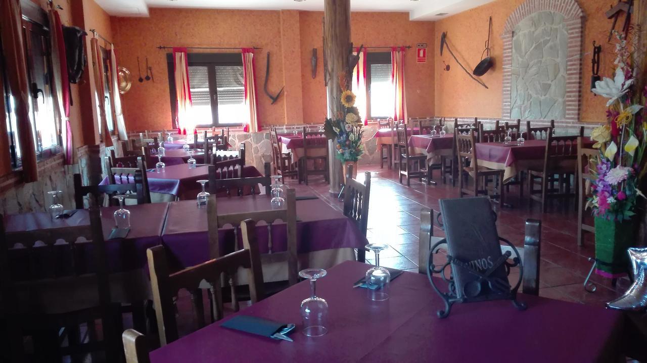 Hostal La Aldaba Hotel Montearagon ภายนอก รูปภาพ
